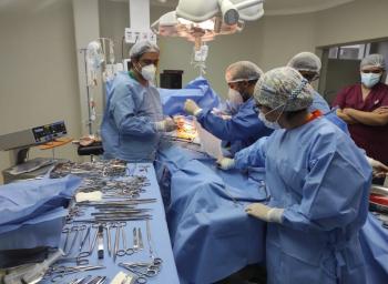 IPS reinicia servicio de trasplantes renales con una exitosa cirugía